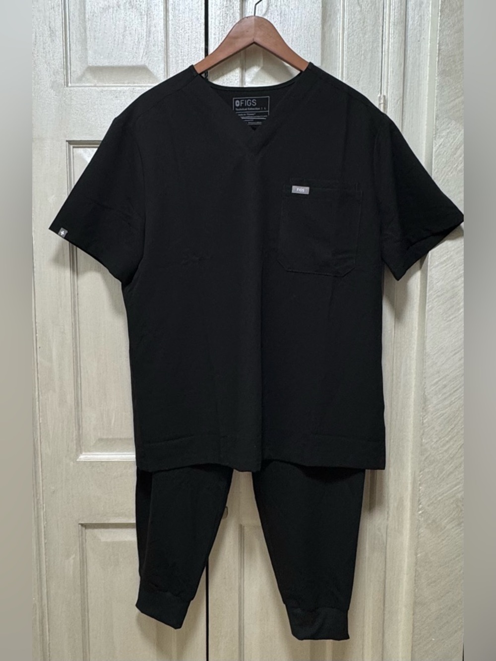 Figs Men’s Size Large Black V-Neck Top And Joggers Medical Set